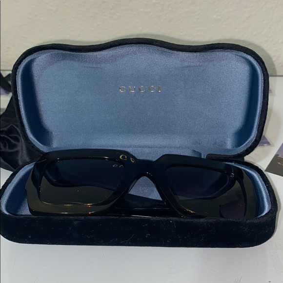 Autentic Gucci Sunglasses - Picture 6 of 7